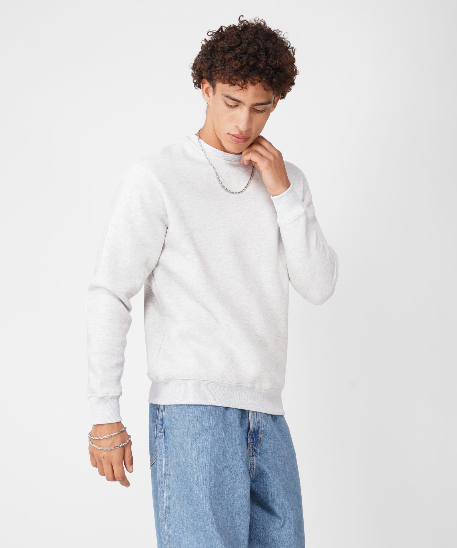 WHITE AND GREY SWEATSHIRT : PLAIN AESTHETIC