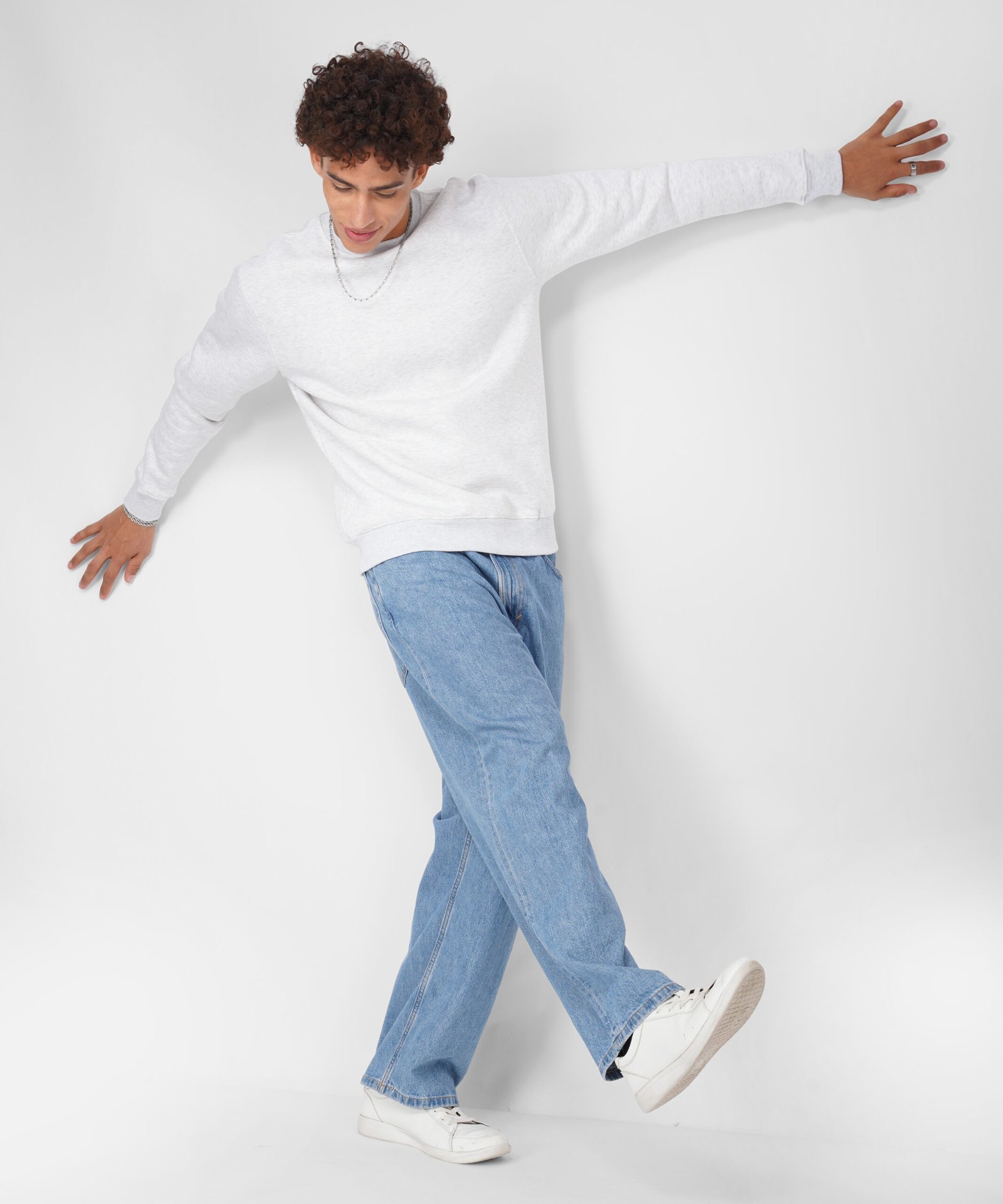 WHITE AND GREY SWEATSHIRT : PLAIN AESTHETIC - Image 5