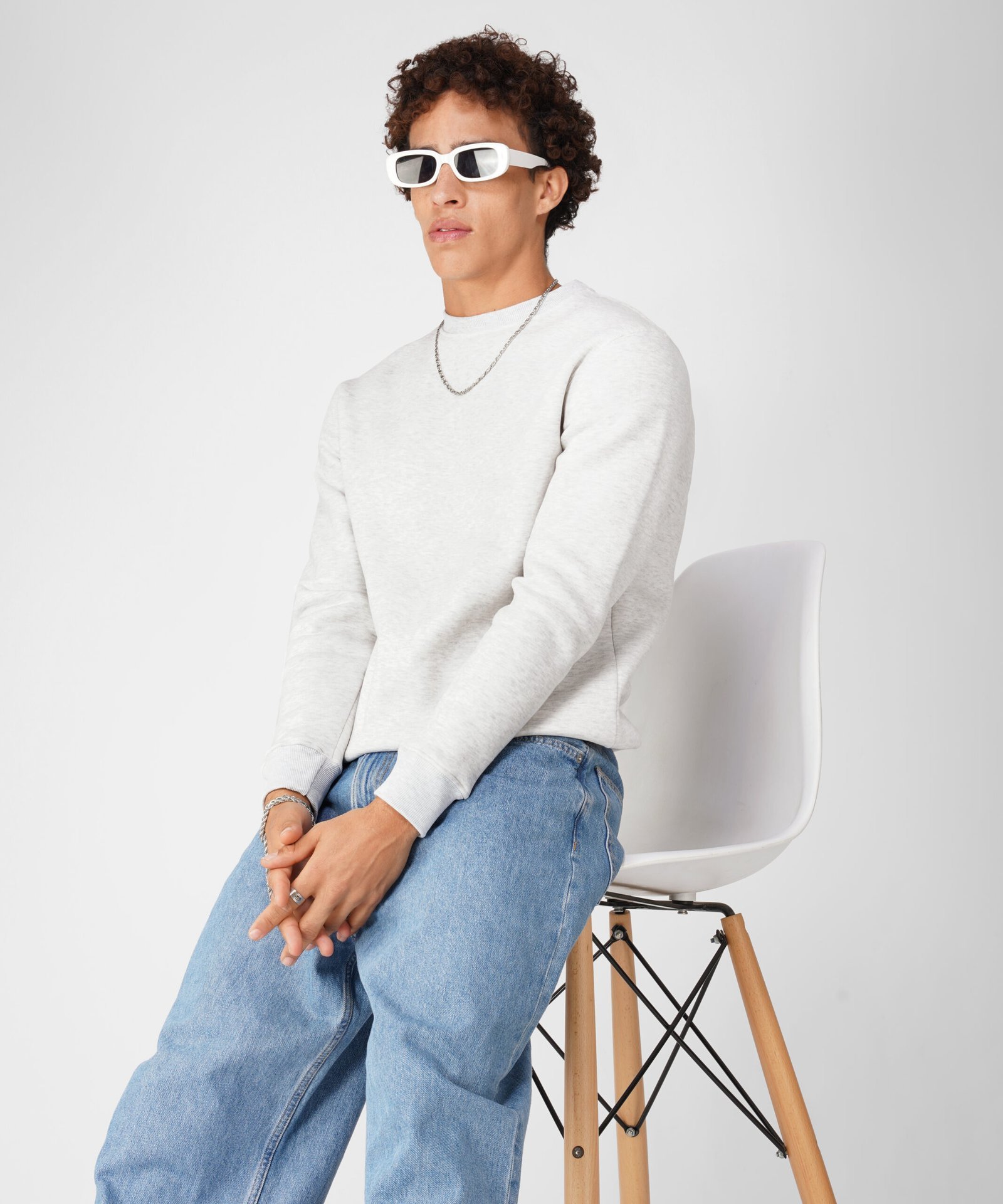 WHITE AND GREY SWEATSHIRT : PLAIN AESTHETIC - Image 3