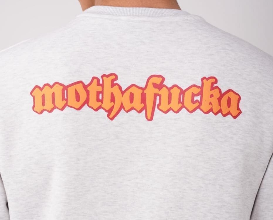 SIMPLE AND AESTHETIC : WHITE SWEATSHIRT FOR NEW GENERATION - Image 4